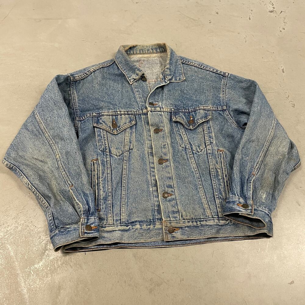 vintage 90s distressed Levi’s denim trucker jacket